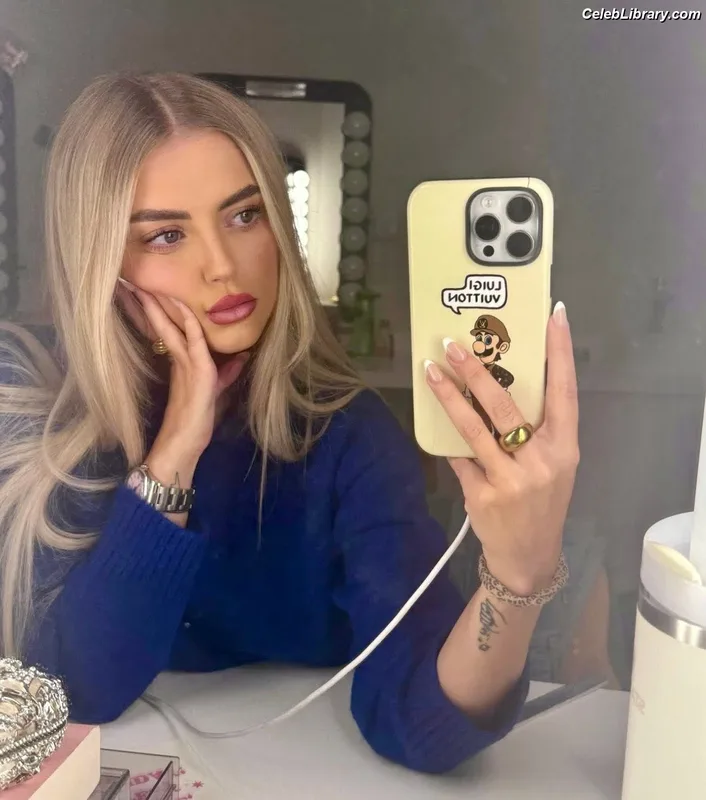 Lucy Fallon photo 16 of 67
