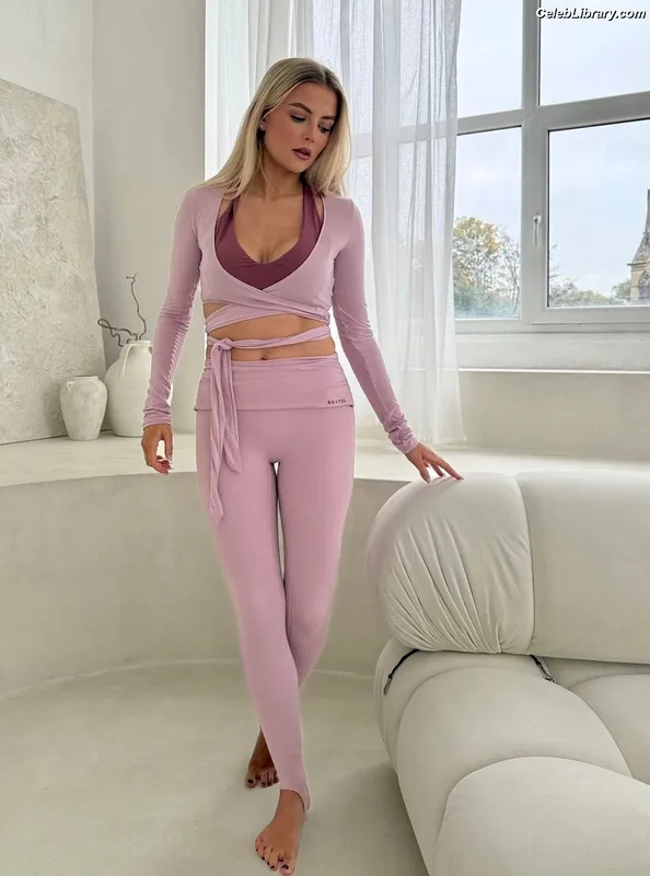 Lucy Fallon photo 17 of 67