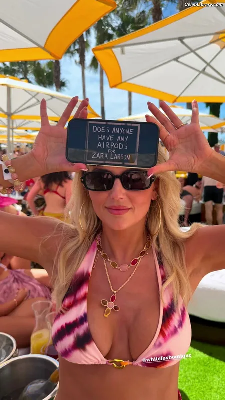 Lucy Fallon photo 4 of 67