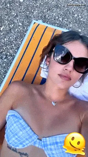 Lucy Hale photo 13 of 819
