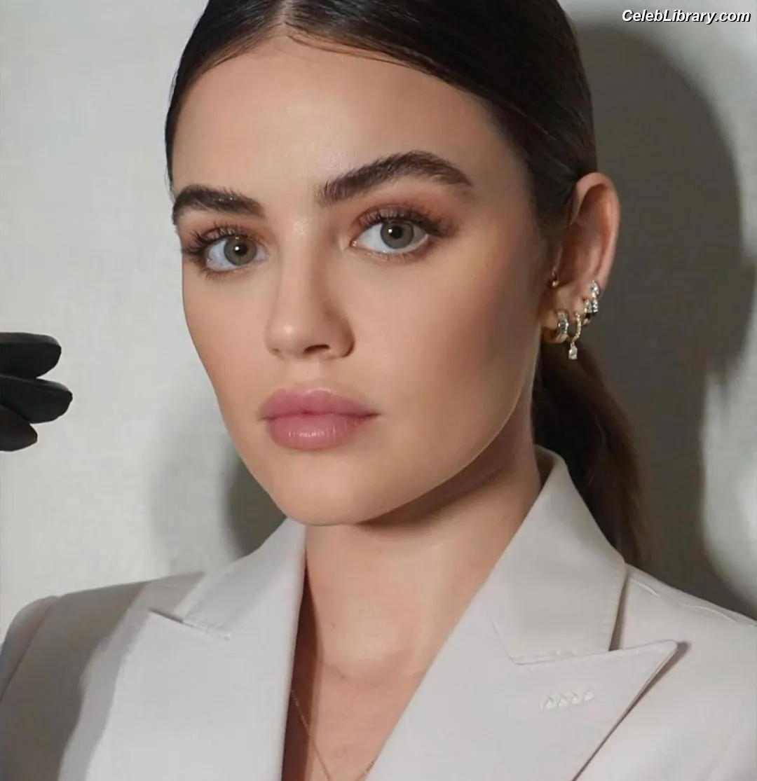 Lucy Hale photo 10 of 819