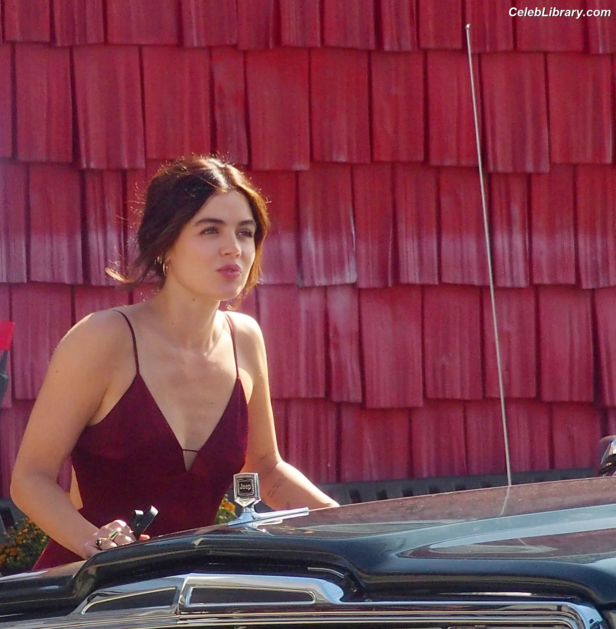 Lucy Hale photo 1 of 819
