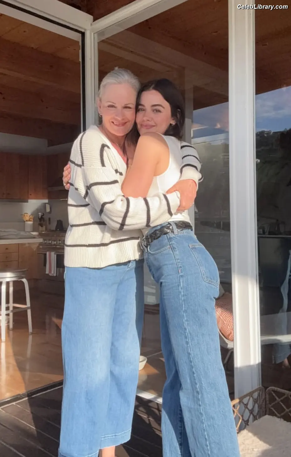 Lucy Hale photo 18 of 819