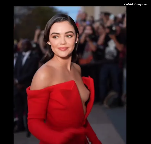 Lucy Hale photo 9 of 819
