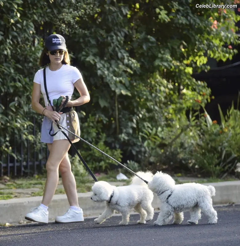 Lucy Hale photo 19 of 819