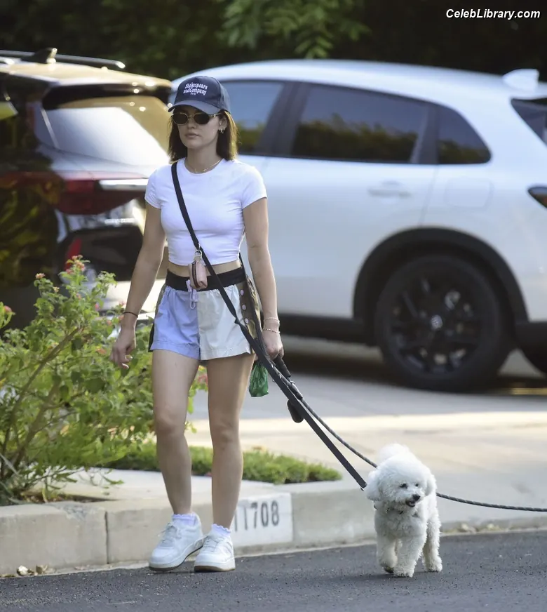 Lucy Hale photo 8 of 819