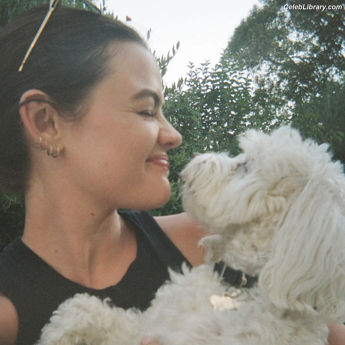 Lucy Hale photo 4 of 819