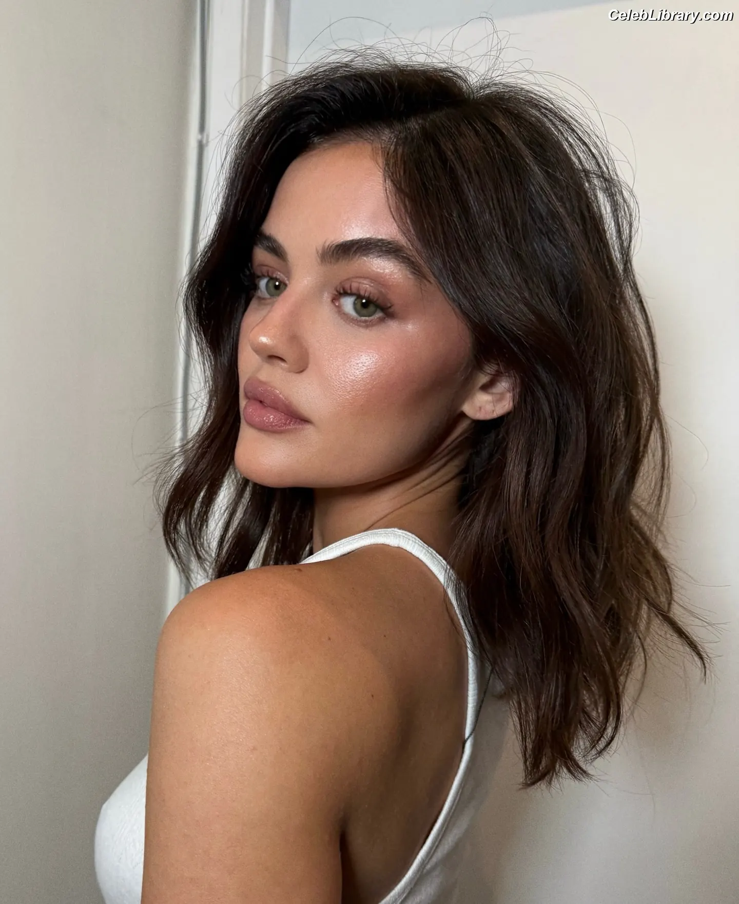 Lucy Hale photo 10 of 819