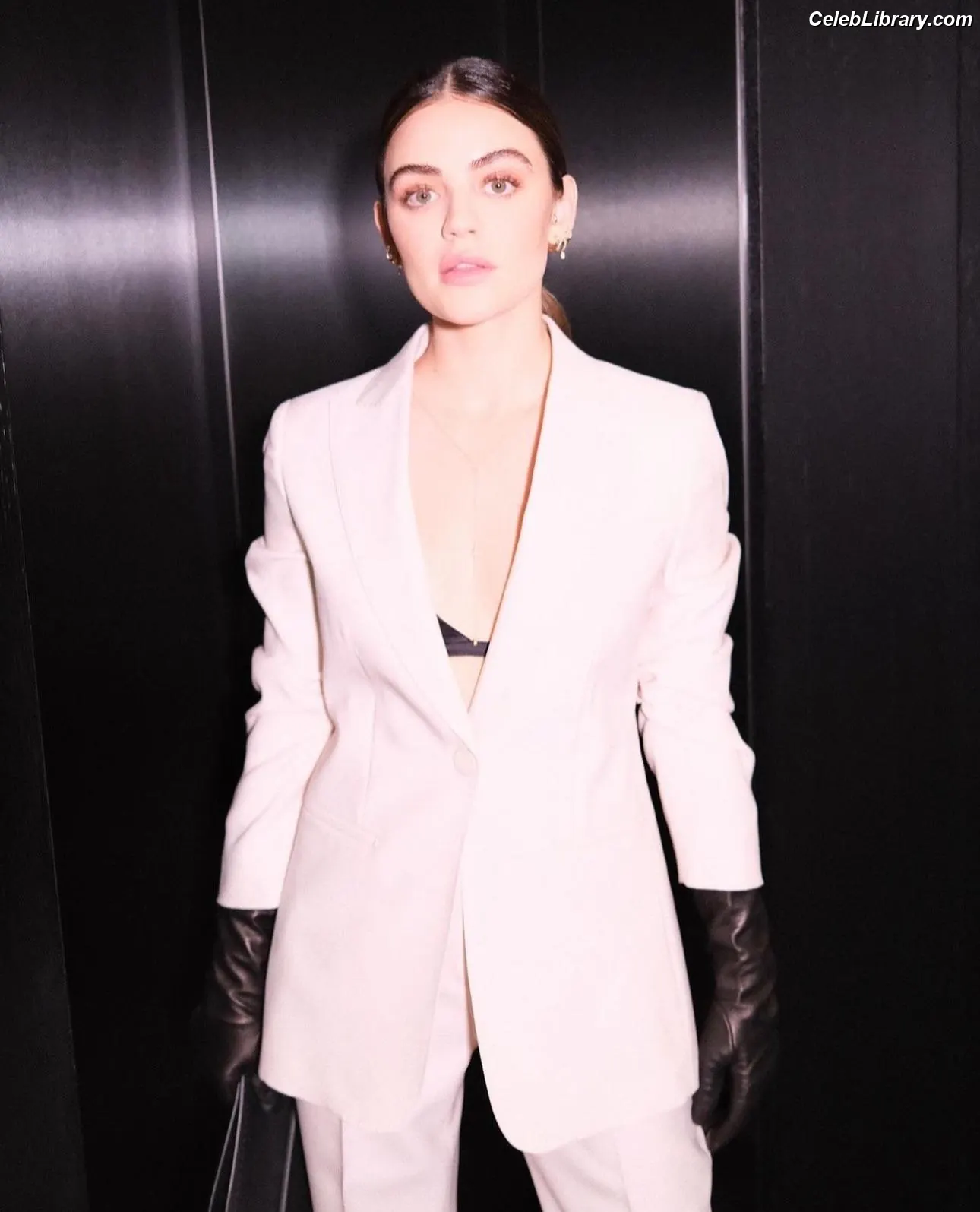 Lucy Hale photo 3 of 819