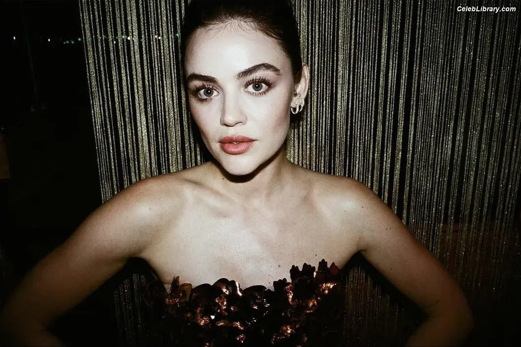 Lucy Hale photo 2 of 819