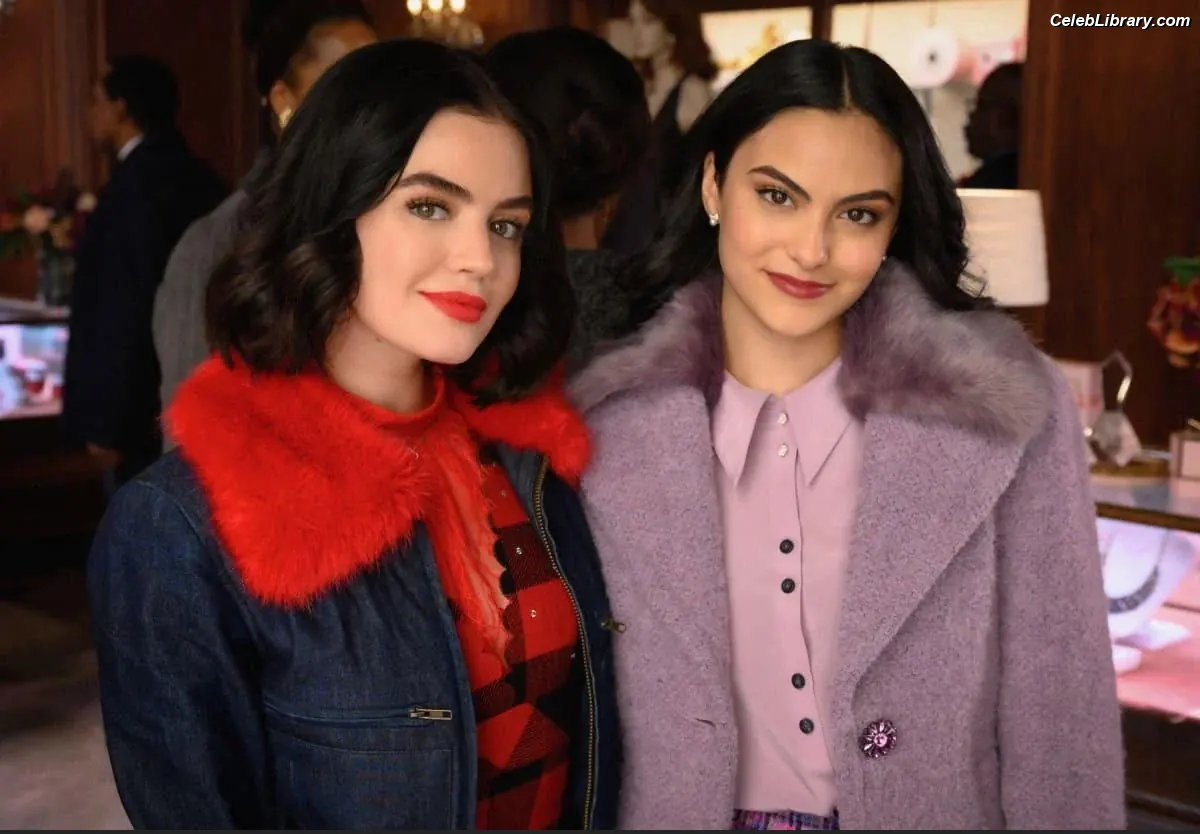 Lucy Hale photo 3 of 819