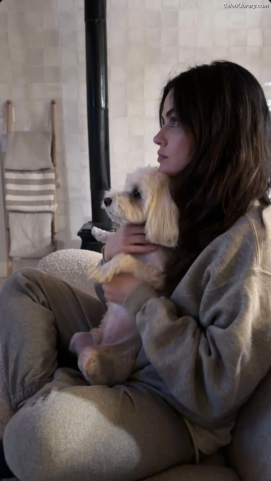 Lucy Hale photo 12 of 819