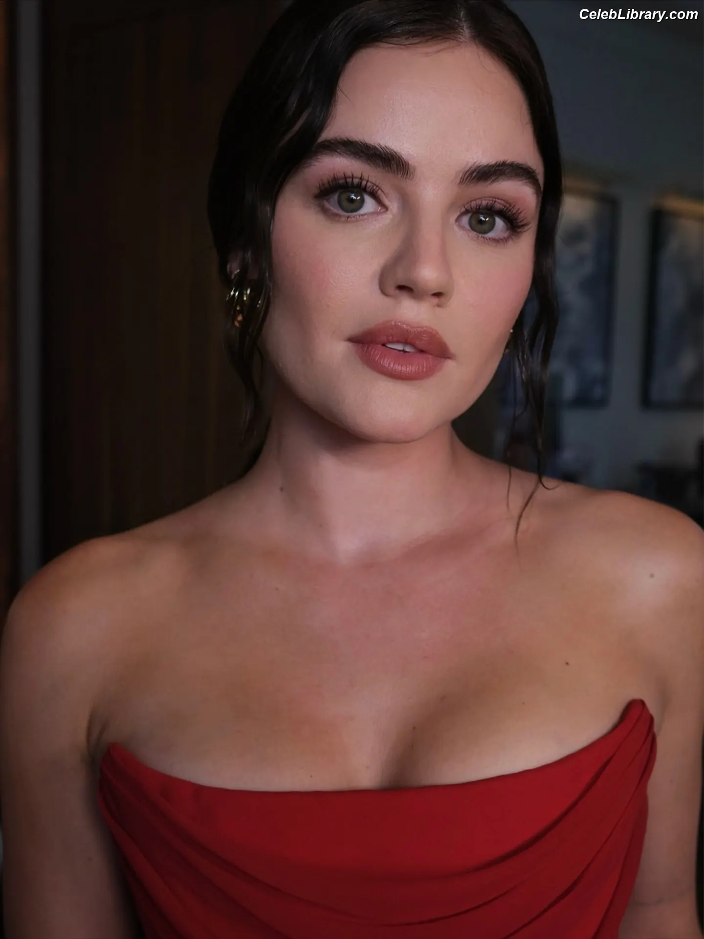 Lucy Hale photo 24 of 819