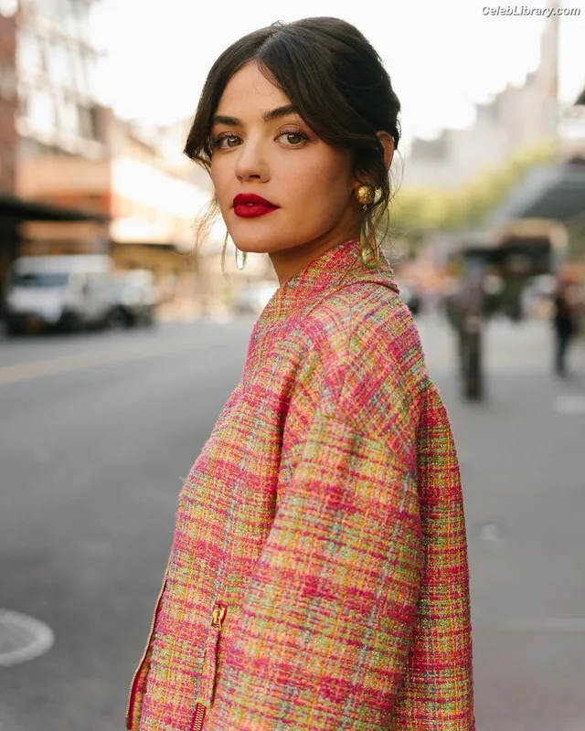 Lucy Hale photo 13 of 808