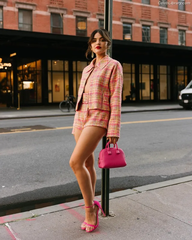 Lucy Hale photo 15 of 808