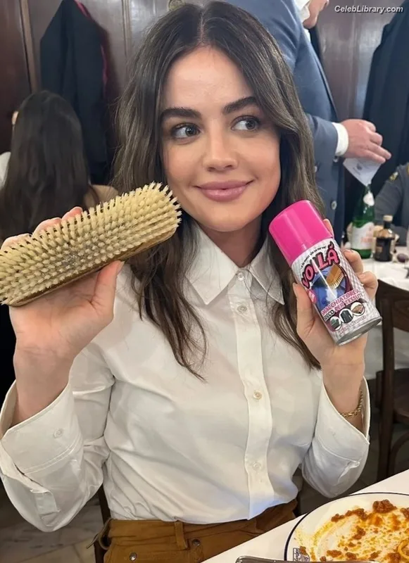 Lucy Hale photo 20 of 808
