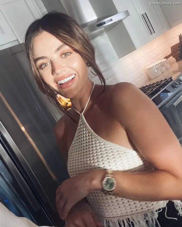 Lucy Hale photo 24 of 808