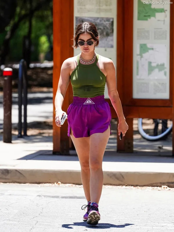 Lucy Hale photo 3 of 808
