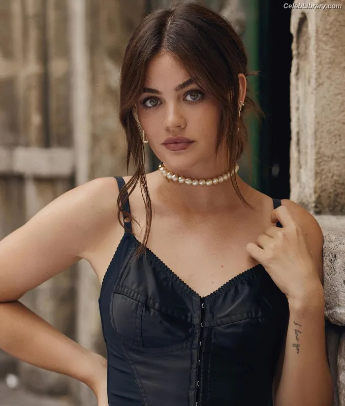 Lucy Hale photo 6 of 808