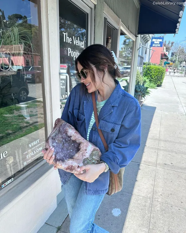 Lucy Hale photo 17 of 808
