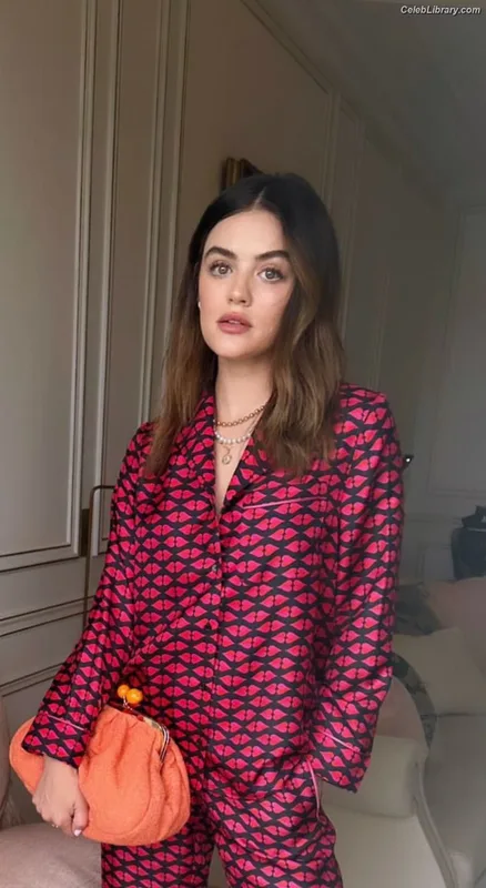Lucy Hale photo 22 of 808