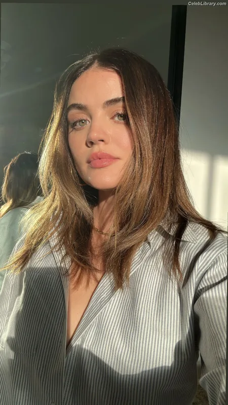 Lucy Hale photo 2 of 808