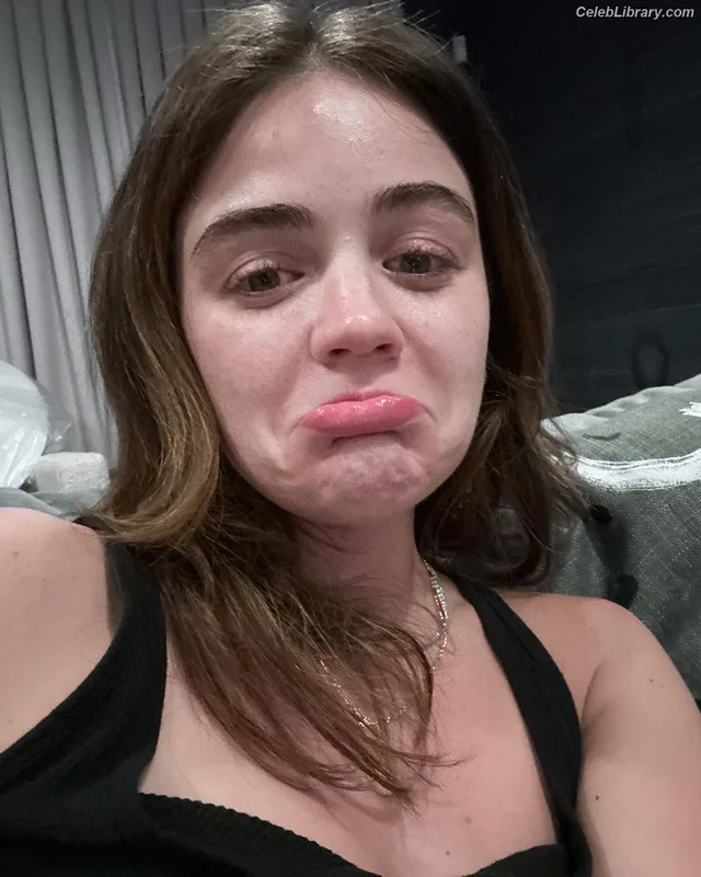 Lucy Hale photo 7 of 808