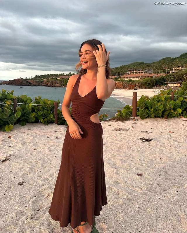 Lucy Hale photo 15 of 808