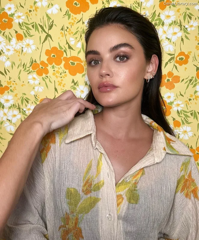 Lucy Hale photo 17 of 808