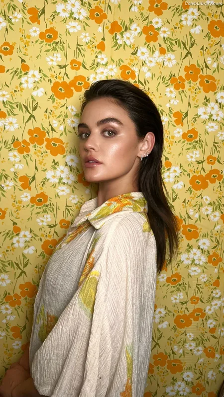 Lucy Hale photo 19 of 808