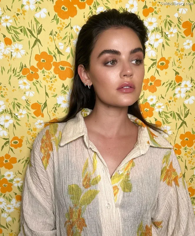 Lucy Hale photo 20 of 808
