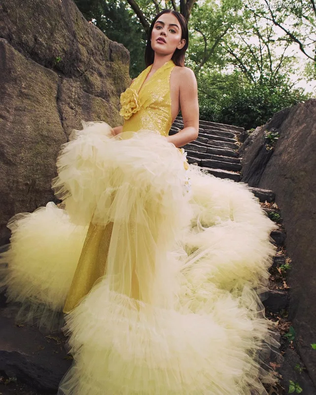 Lucy Hale photo 22 of 808