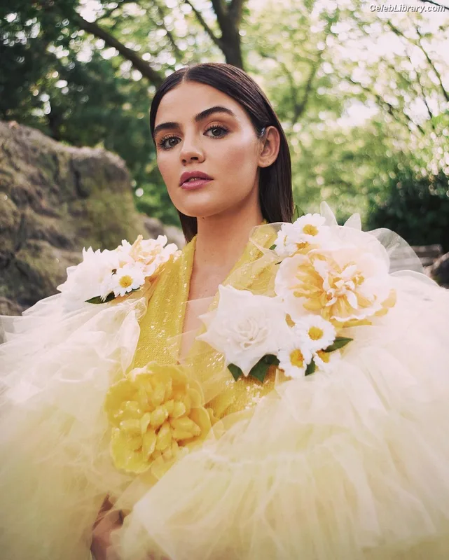 Lucy Hale photo 1 of 808
