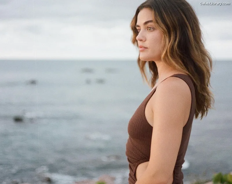 Lucy Hale photo 2 of 808