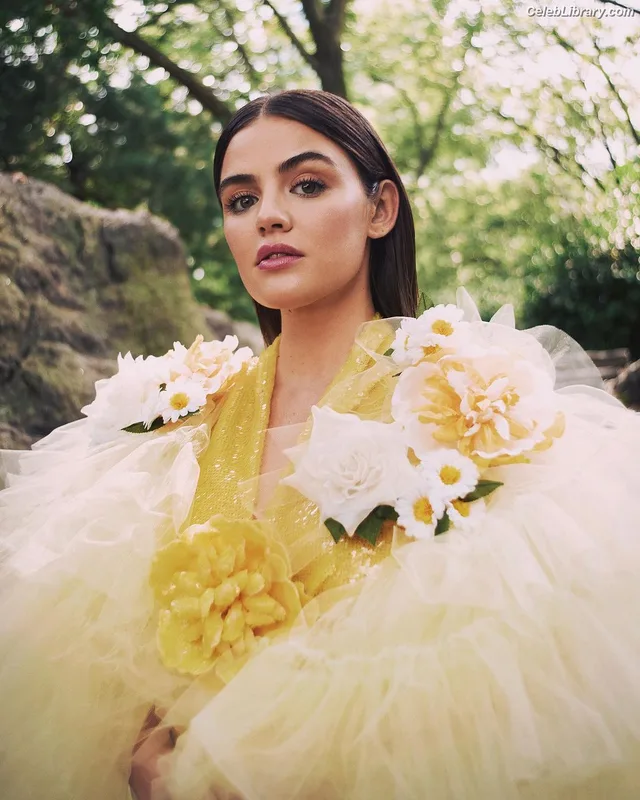 Lucy Hale photo 4 of 808