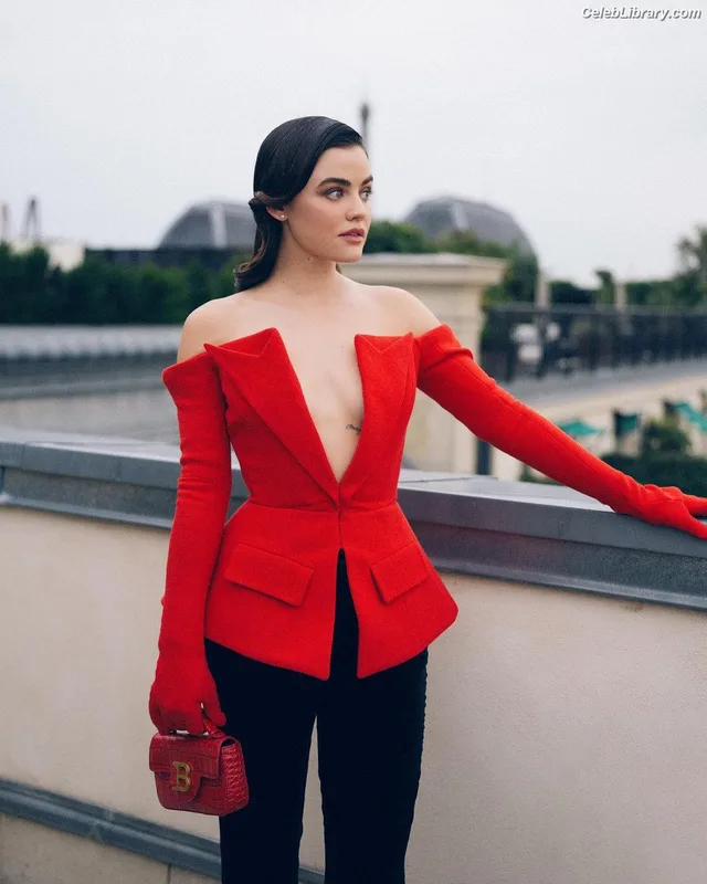 Lucy Hale photo 14 of 808