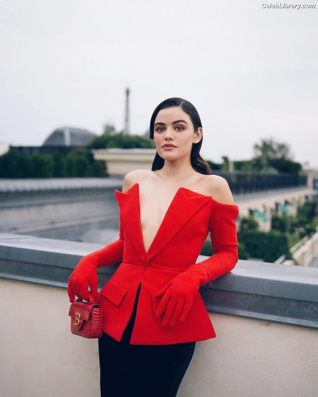 Lucy Hale photo 15 of 808