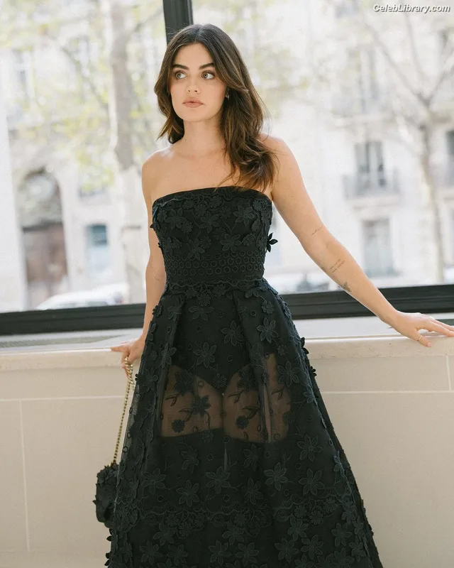 Lucy Hale photo 16 of 808