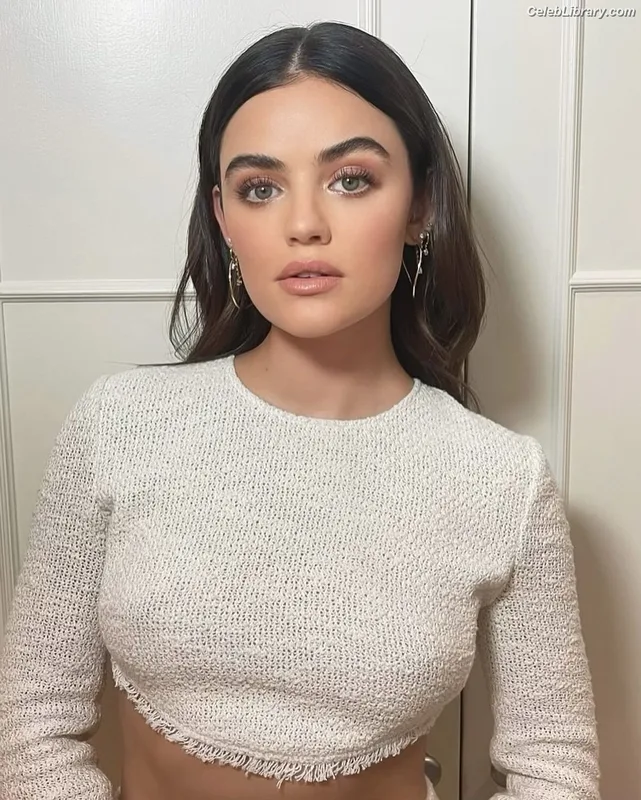 Lucy Hale photo 20 of 808