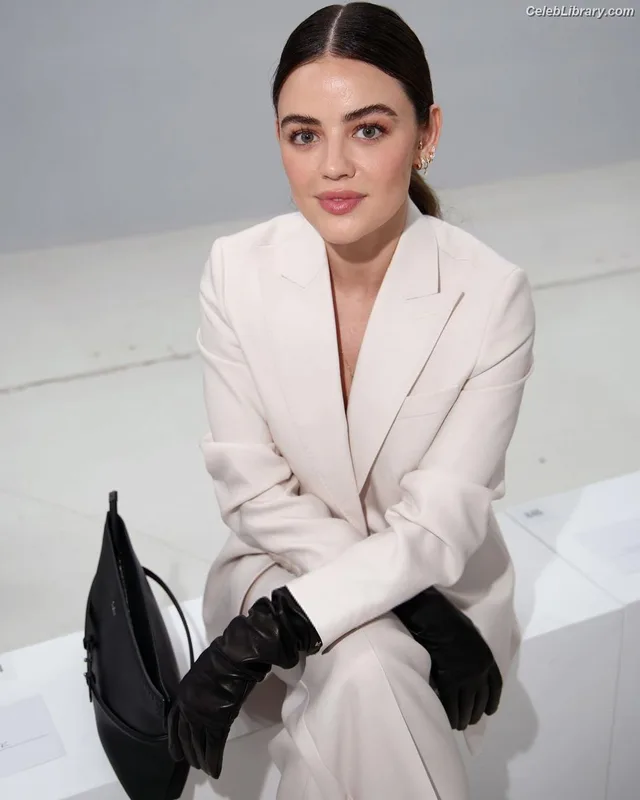 Lucy Hale photo 19 of 808