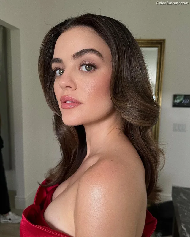 Lucy Hale photo 8 of 808