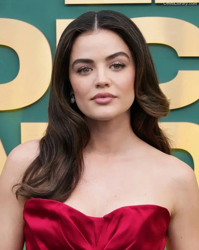 Lucy Hale photo 10 of 808