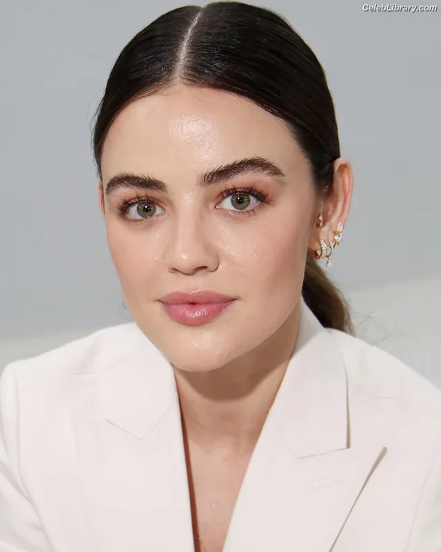 Lucy Hale photo 15 of 808
