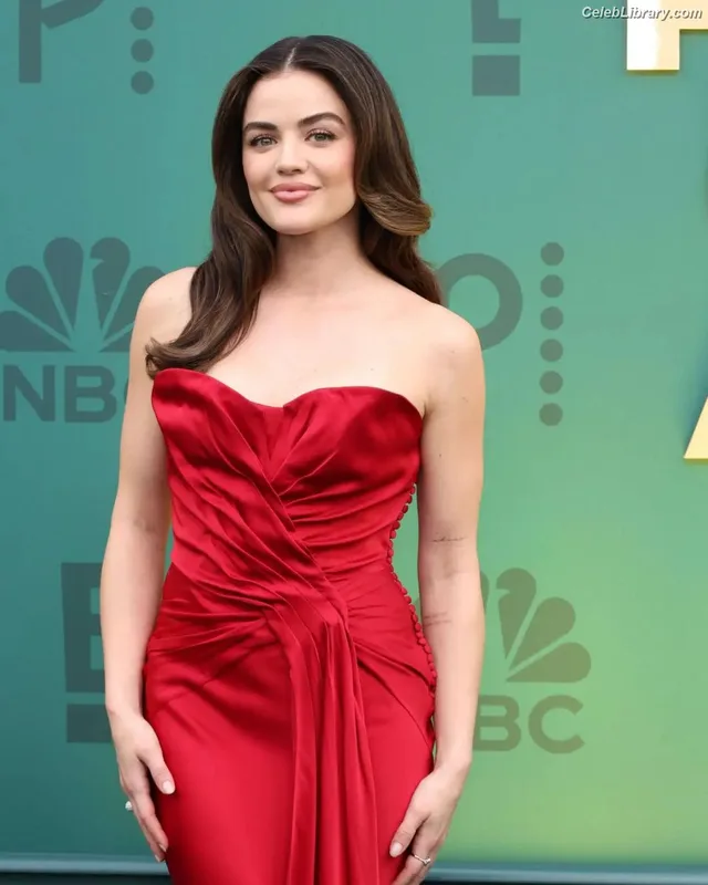 Lucy Hale photo 17 of 808