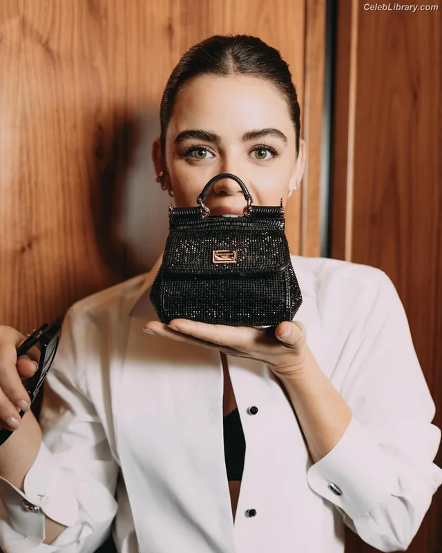 Lucy Hale photo 2 of 808