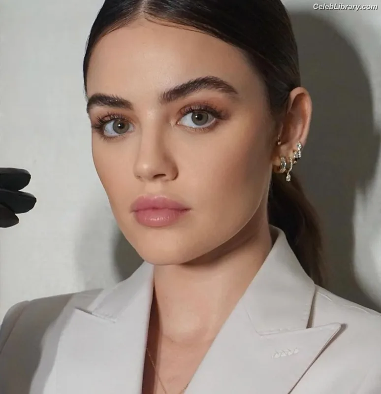 Lucy Hale photo 3 of 808