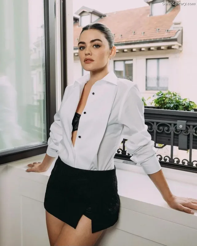 Lucy Hale photo 13 of 808