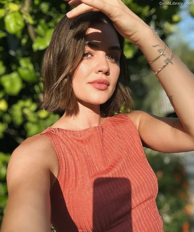 Lucy Hale photo 15 of 808