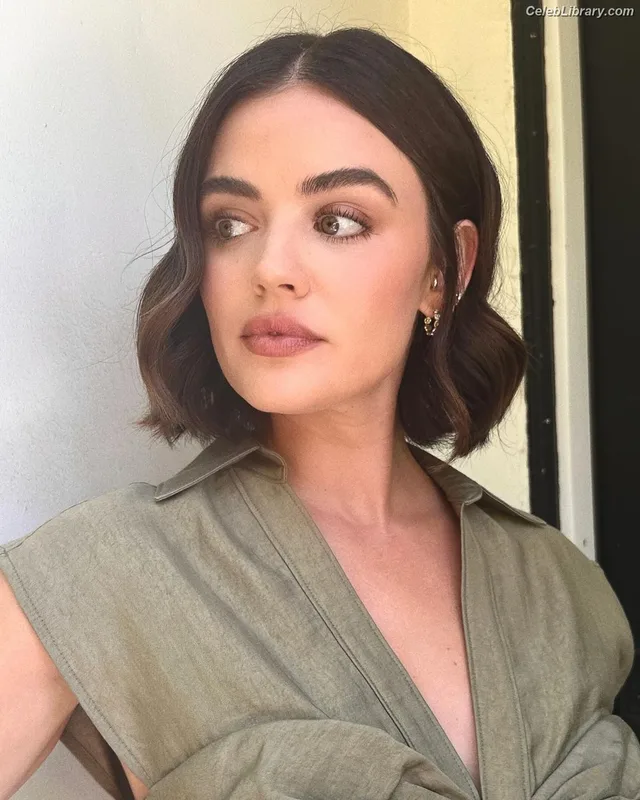 Lucy Hale photo 17 of 808