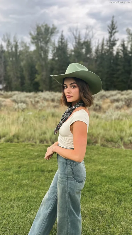 Lucy Hale photo 22 of 808